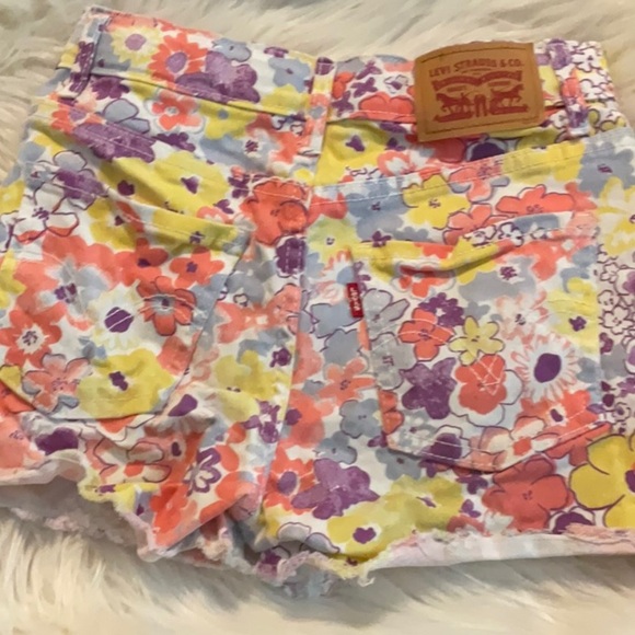 Levi's Purple and Yellow Jean Shorts Vibrant Summer Style - Picture 5 of 7